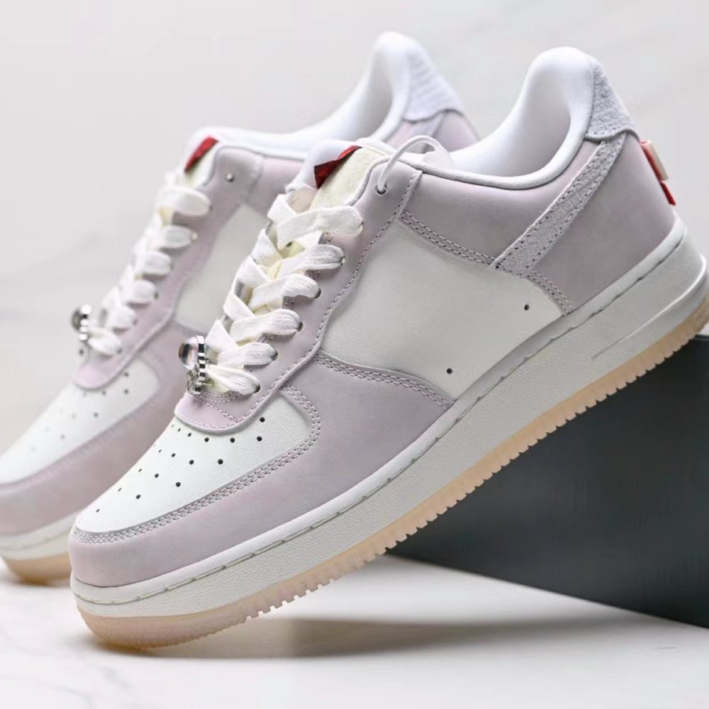 af1 07  With shoe box