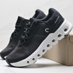 Runn2- Black and White