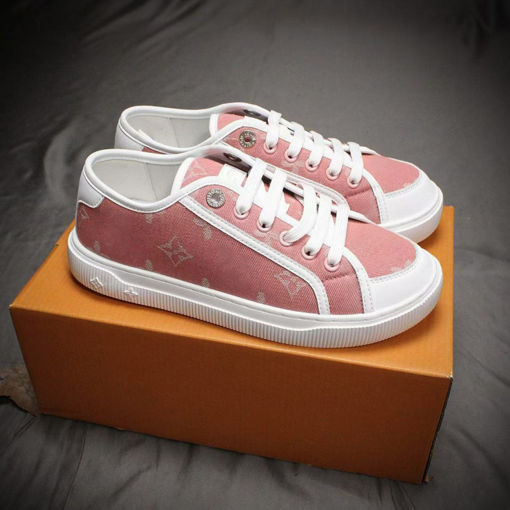 logoon With shoe box
