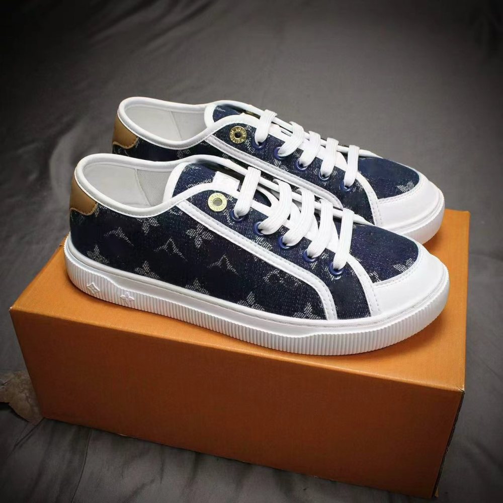 logoon With shoe box