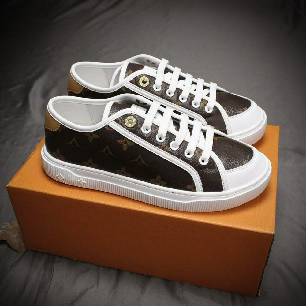 logoon With shoe box