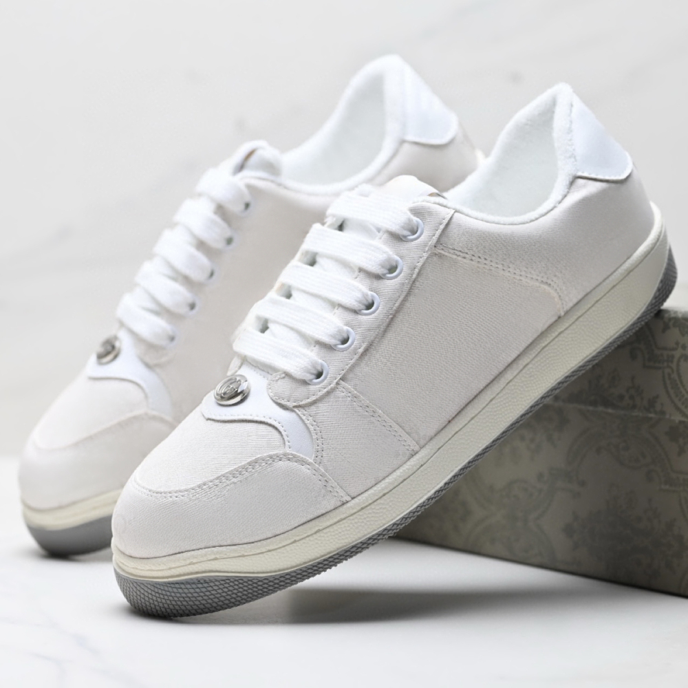scre  With shoe box