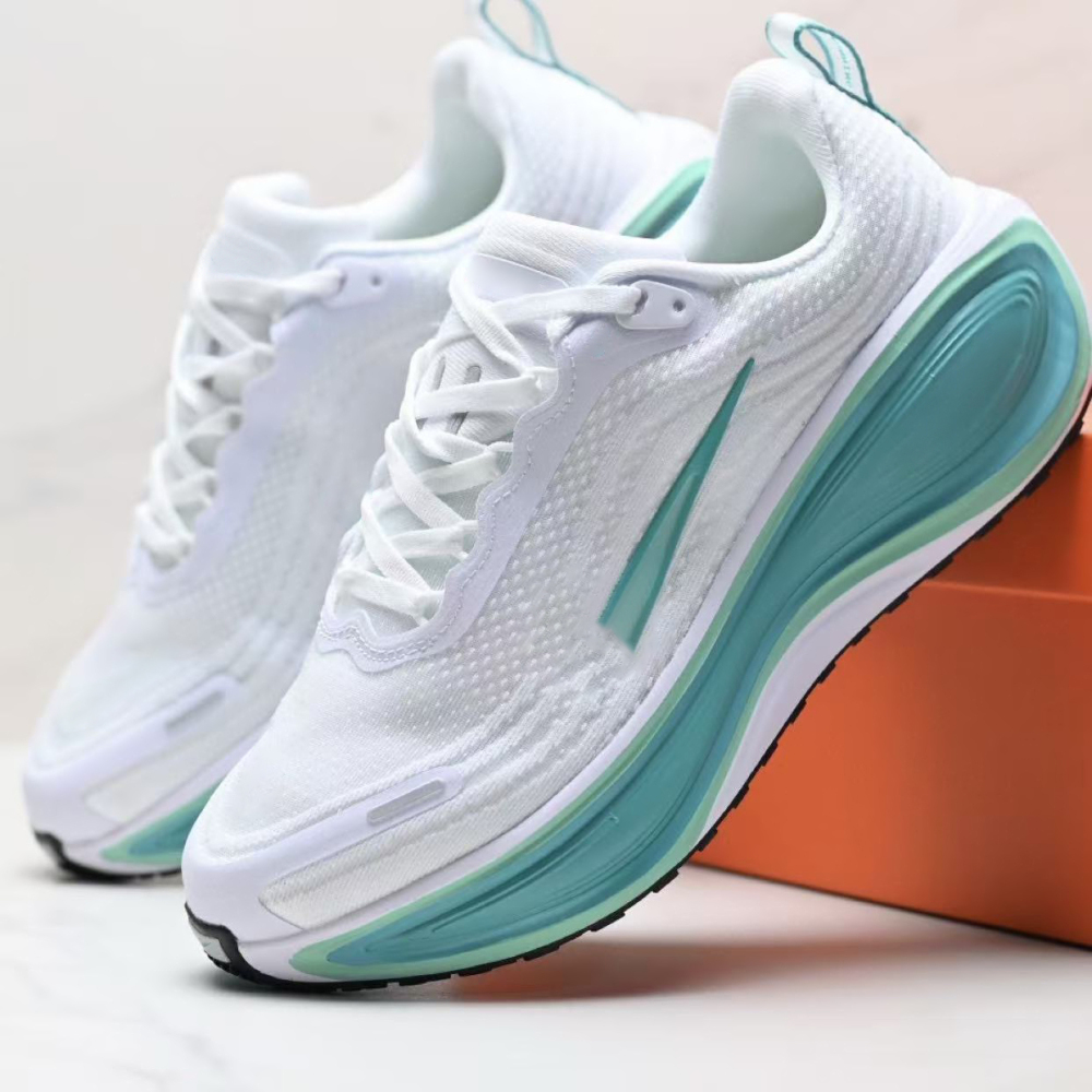 vom plus  With shoe box