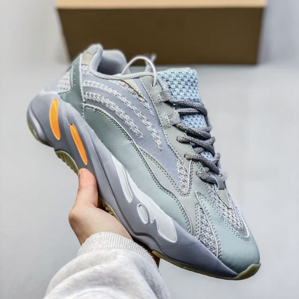 yee 700 v2 With shoe box
