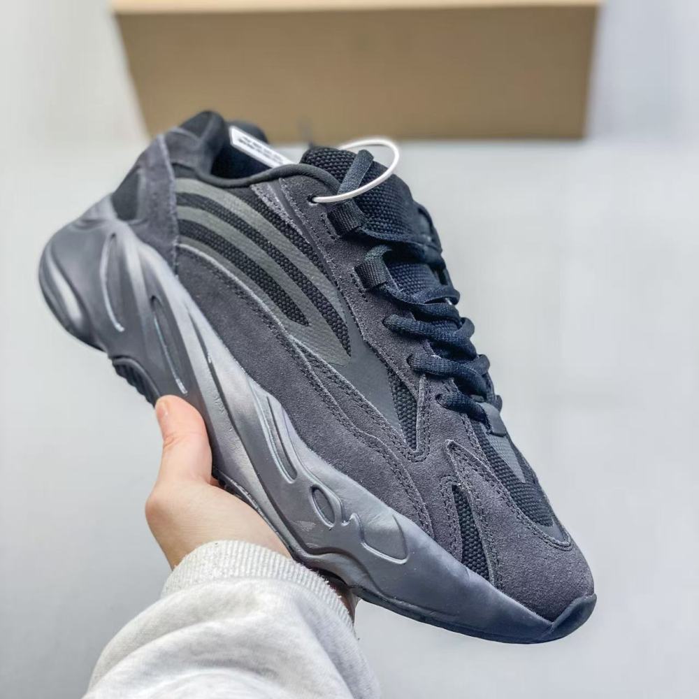 yee 700 v2 With shoe box