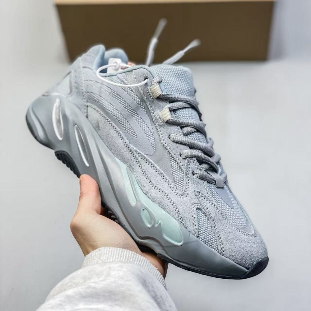 yee 700 v2 With shoe box