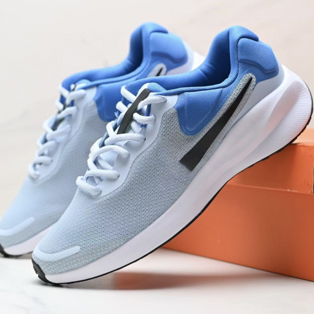 Rvo 7  With shoe box