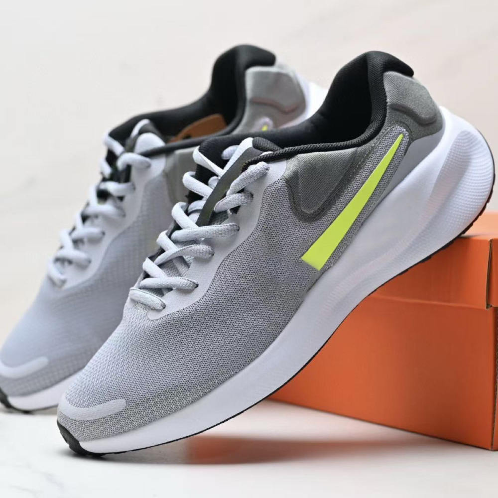 Rvo 7  With shoe box