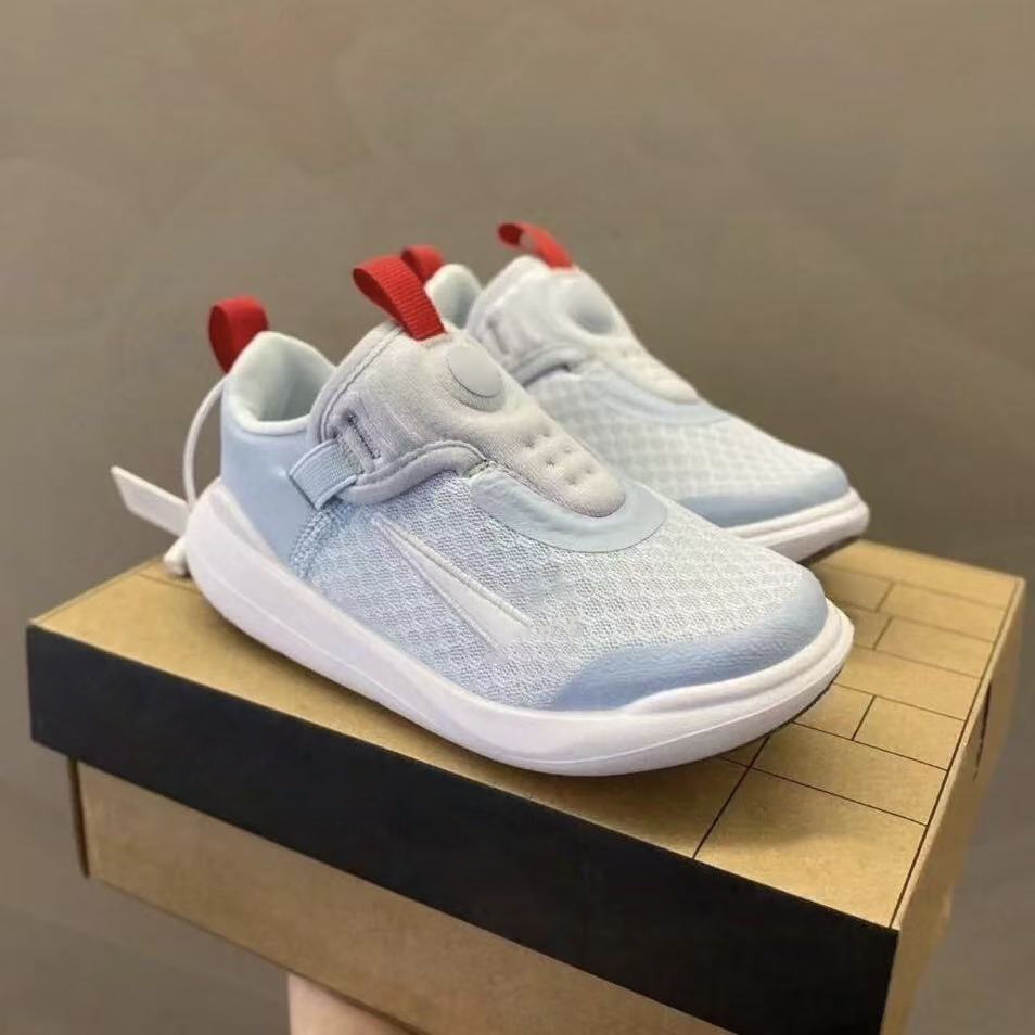 kids e With shoe box