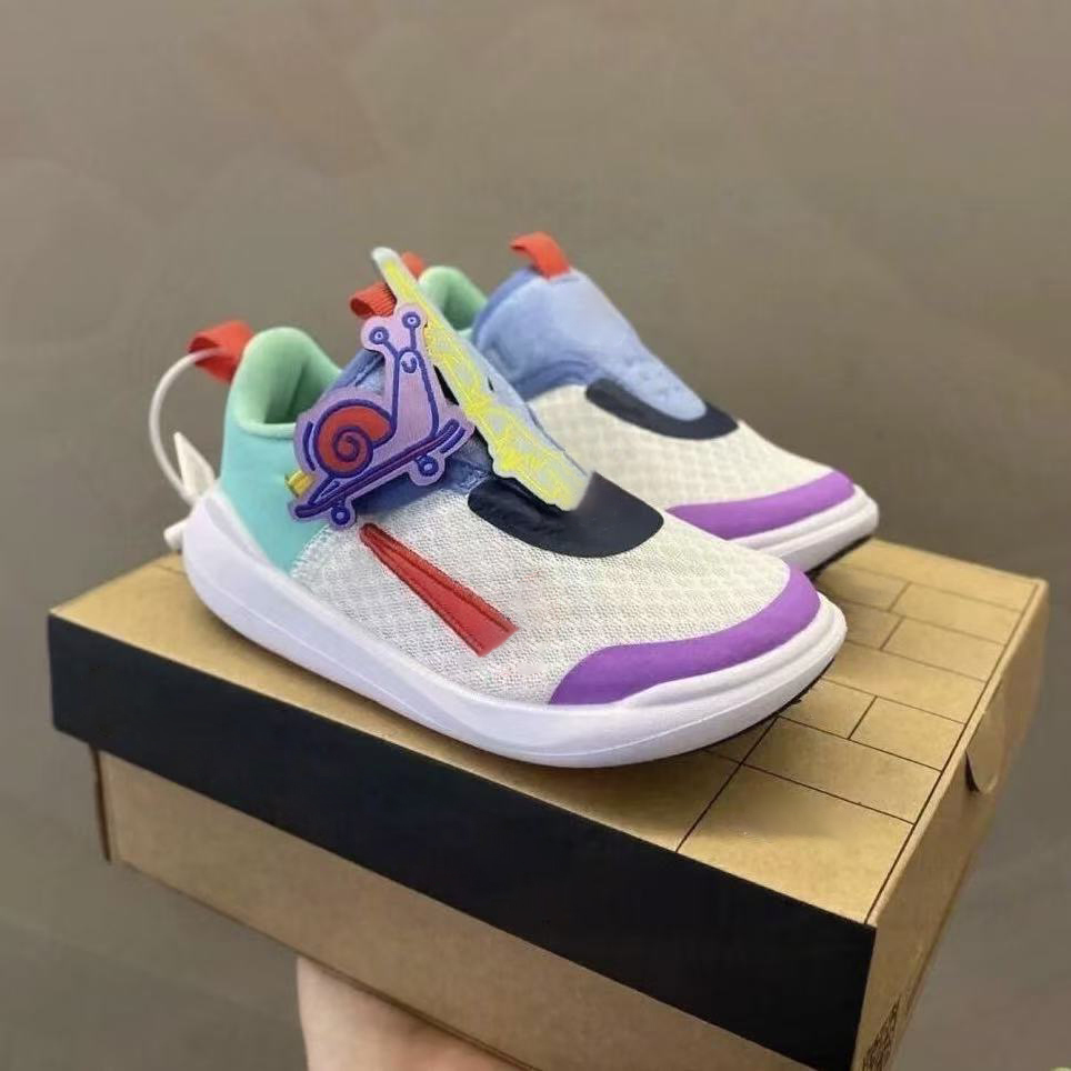 kids e With shoe box