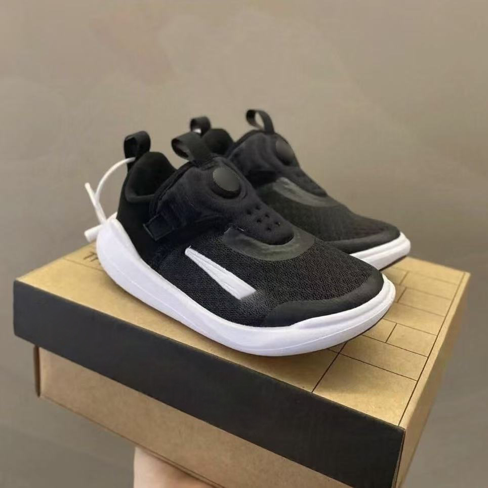 kids e With shoe box