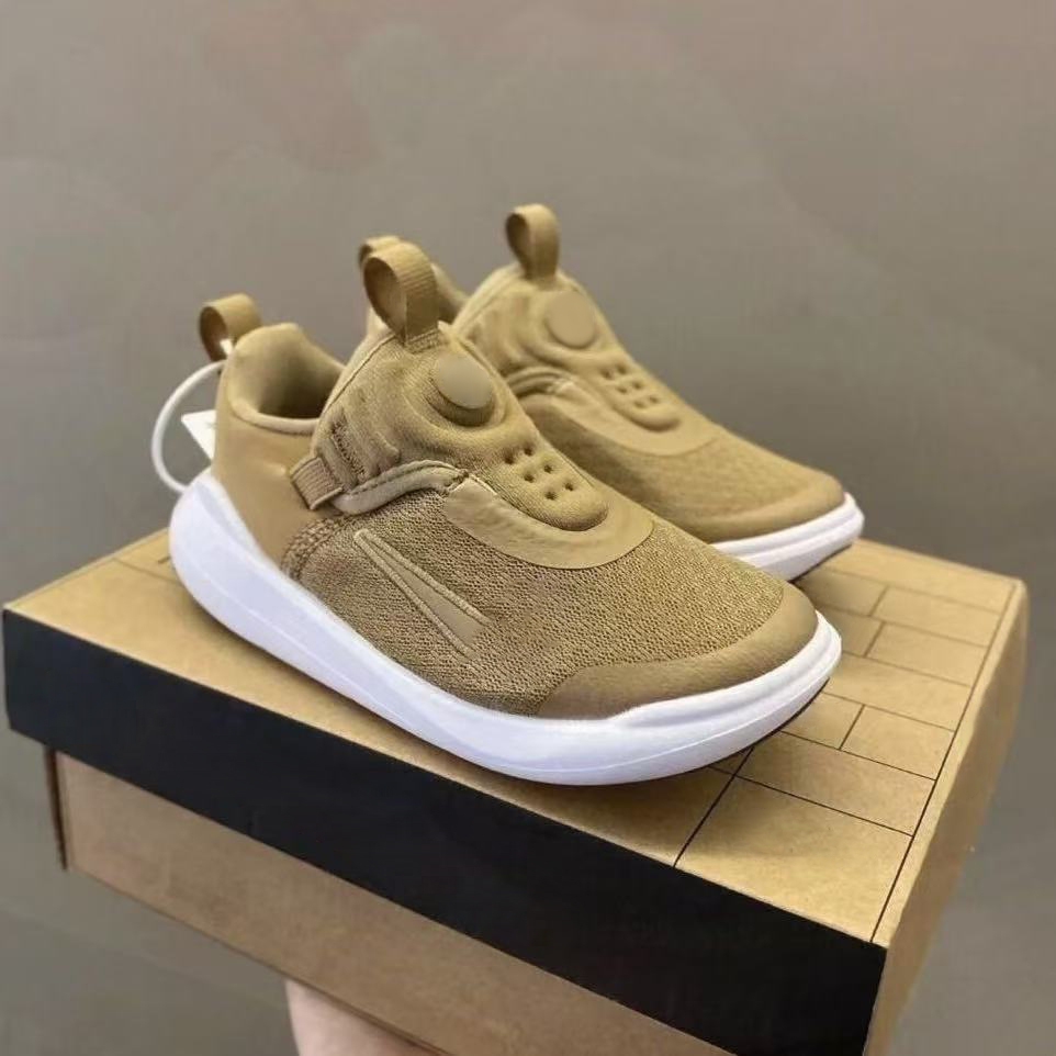 kids e With shoe box