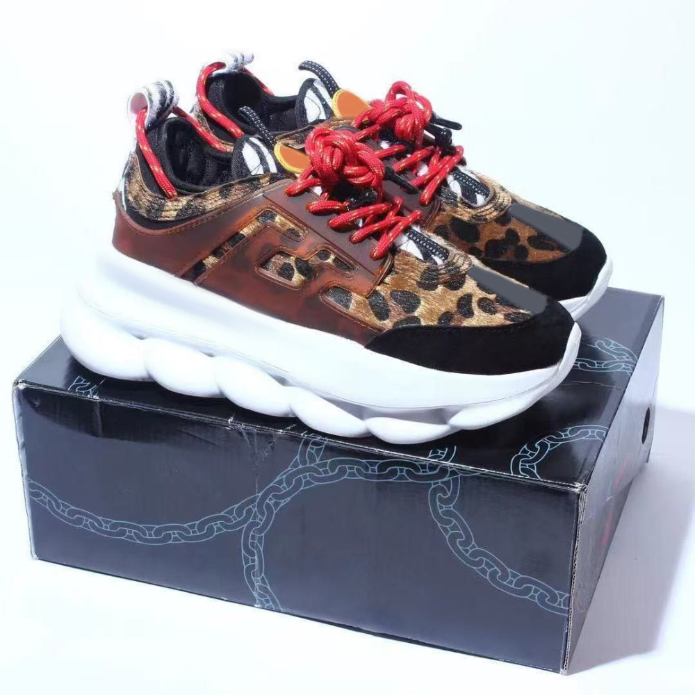 chiain With shoe box
