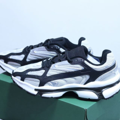 L003-Black and White