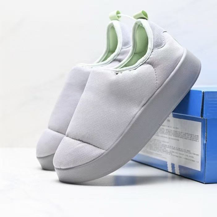 puff With shoe box