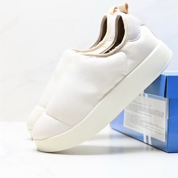 puff With shoe box