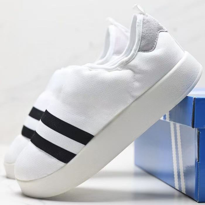 puff With shoe box