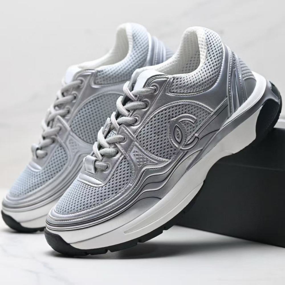 ch With shoe box