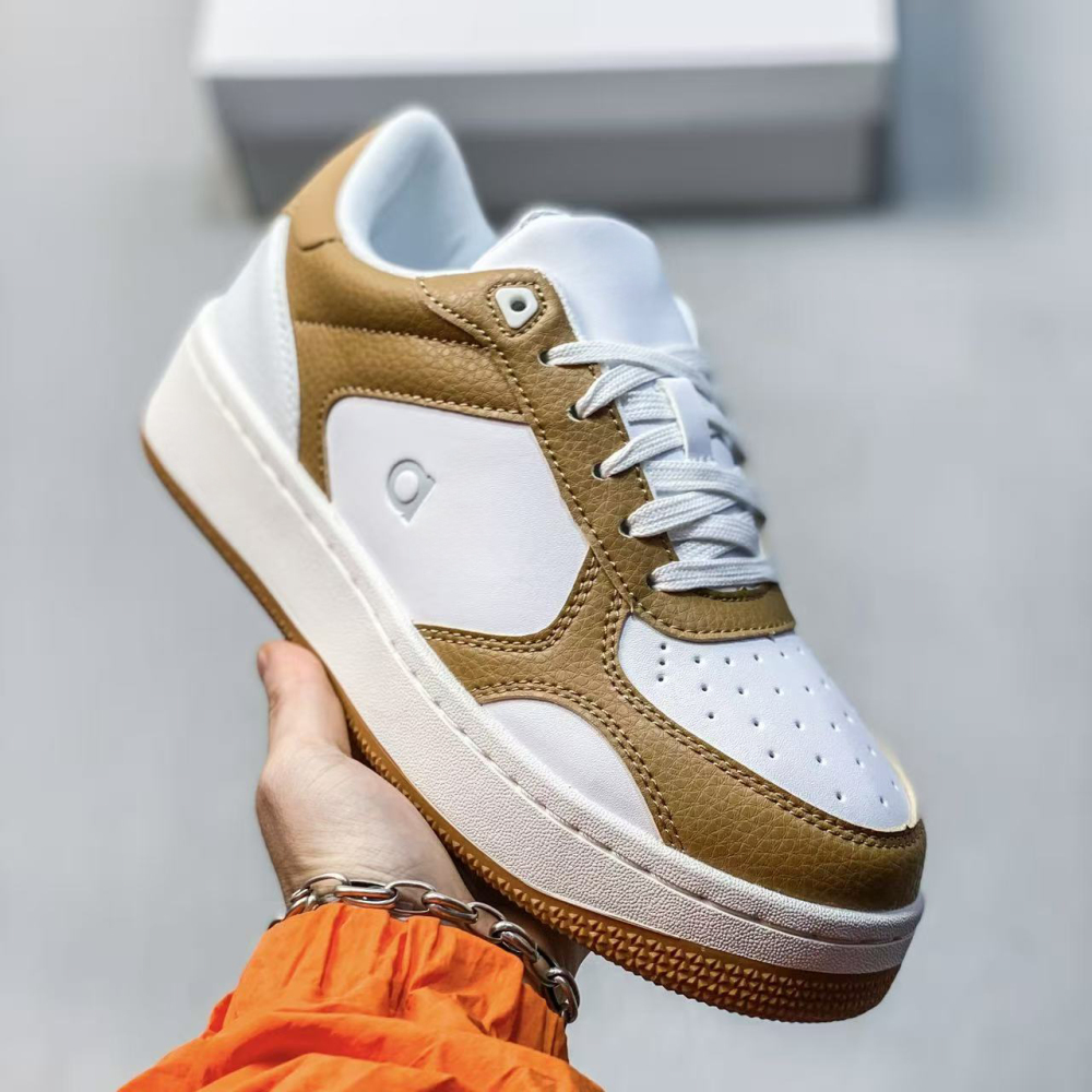 ao With shoe box