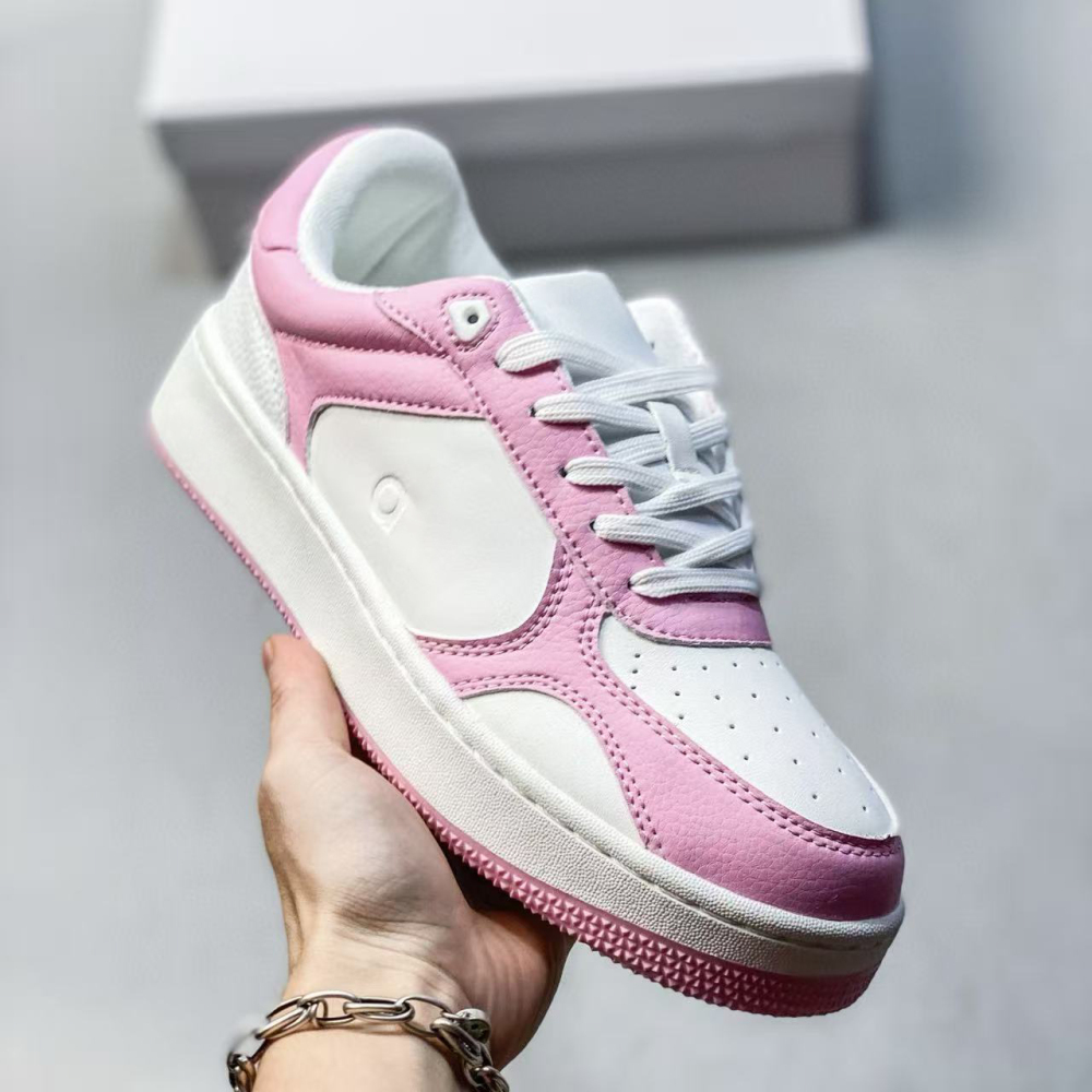 ao With shoe box