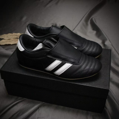 Taek-Black and White Shoe Pocket