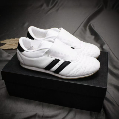 Taek-White and Black Pocket
