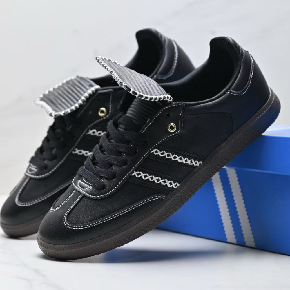 sam spe   With shoe box