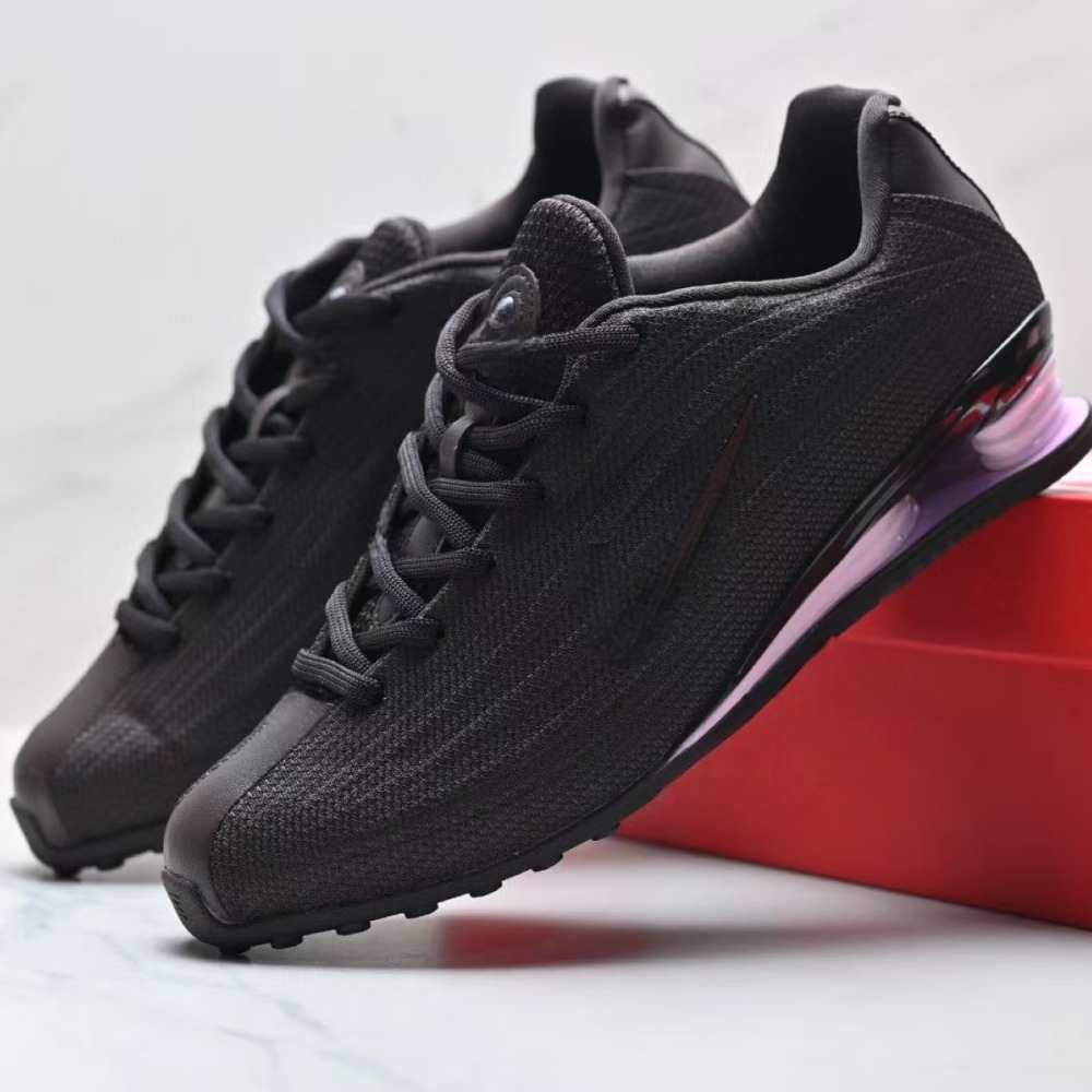 sho Z With shoe box