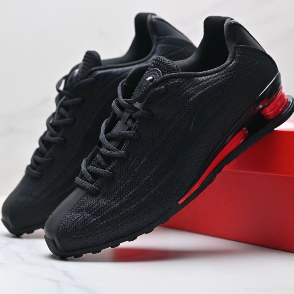 sho Z With shoe box