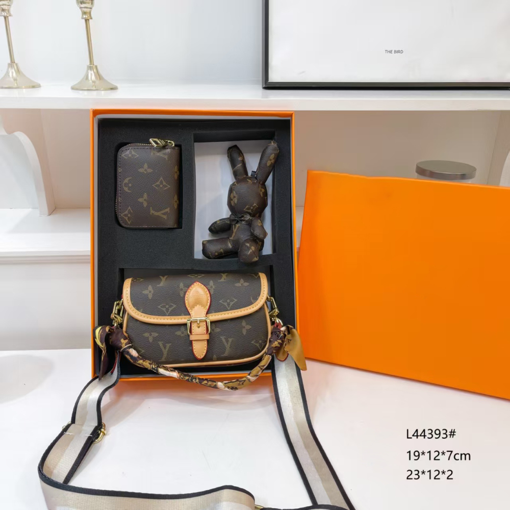 bag L04  Partial with box