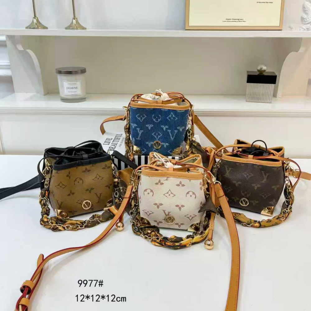 bag L04  Partial with box