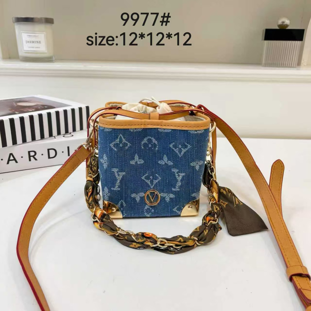 bag L04  Partial with box