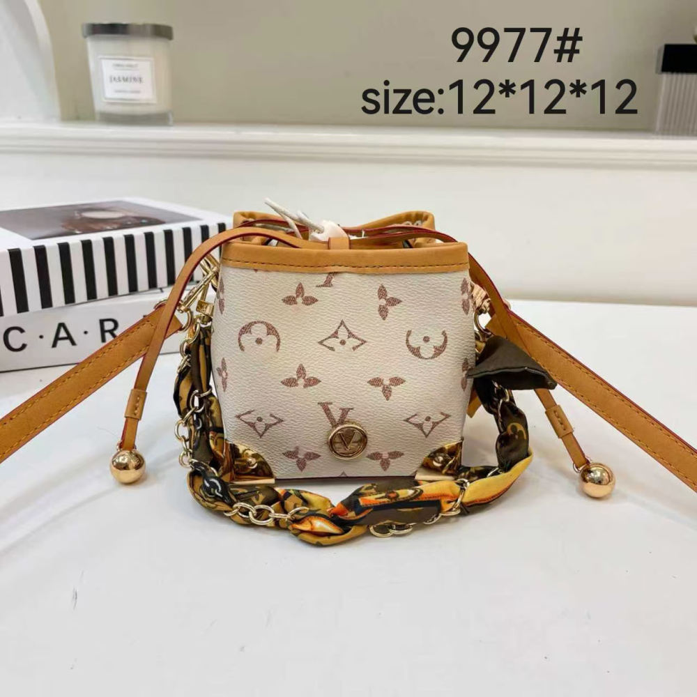 bag L04  Partial with box