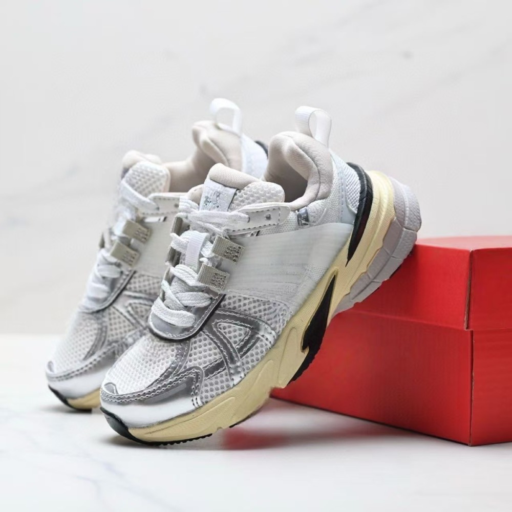 kids v2 With shoe box