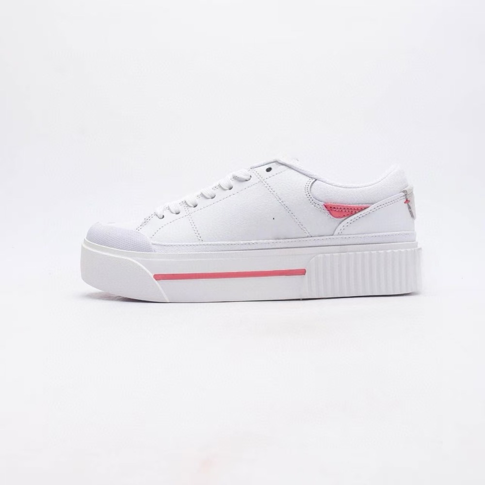 co leg With shoe box