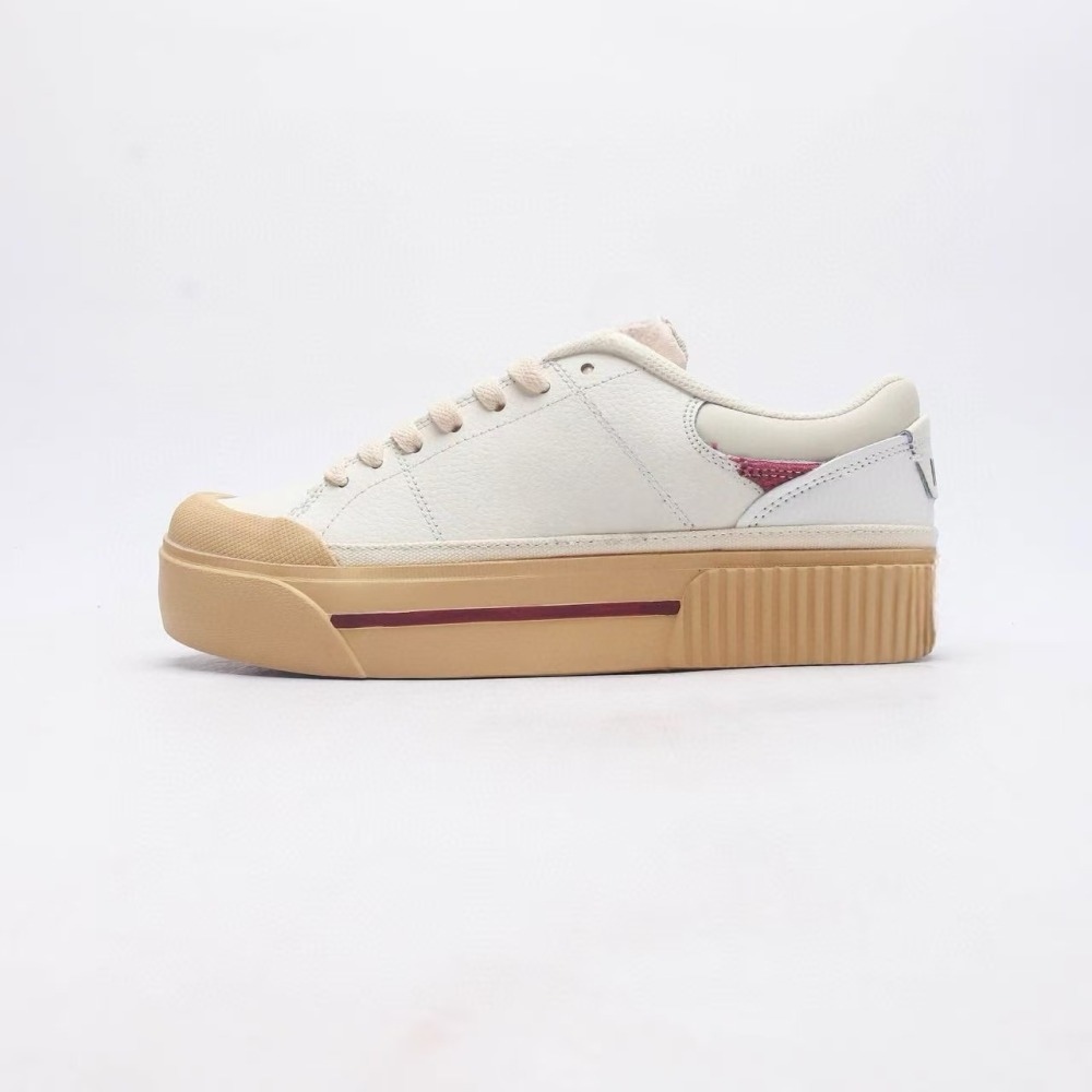 co leg With shoe box