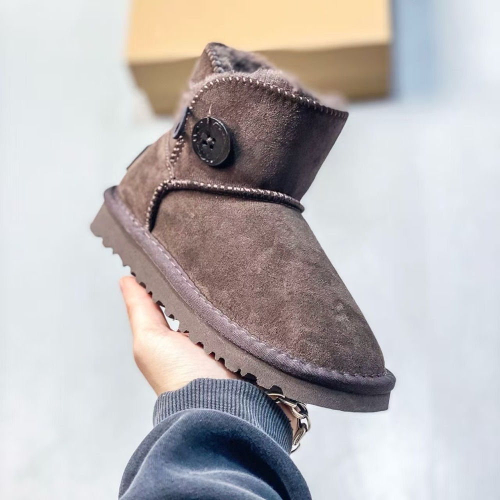 kids U With shoe box