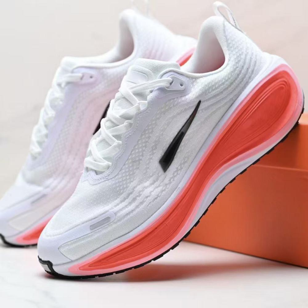 vom plus  With shoe box