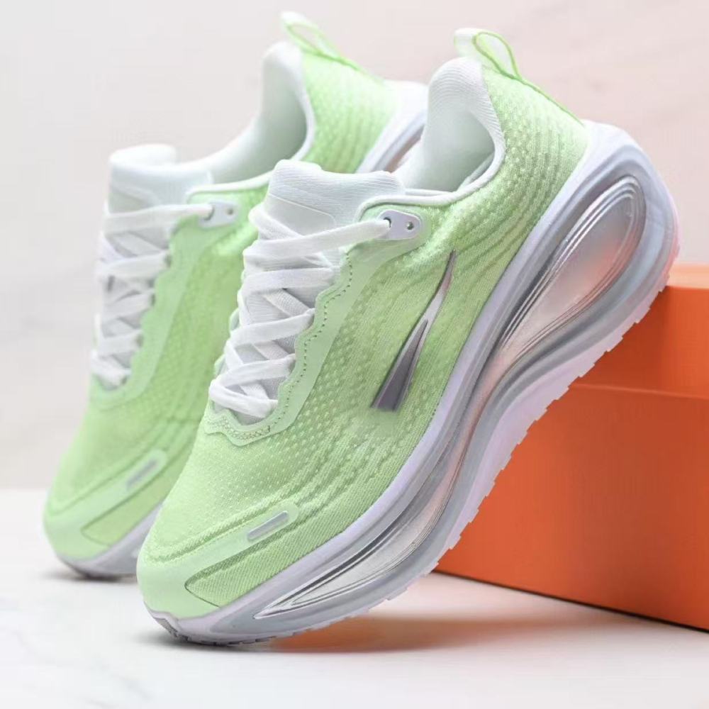 vom plus  With shoe box