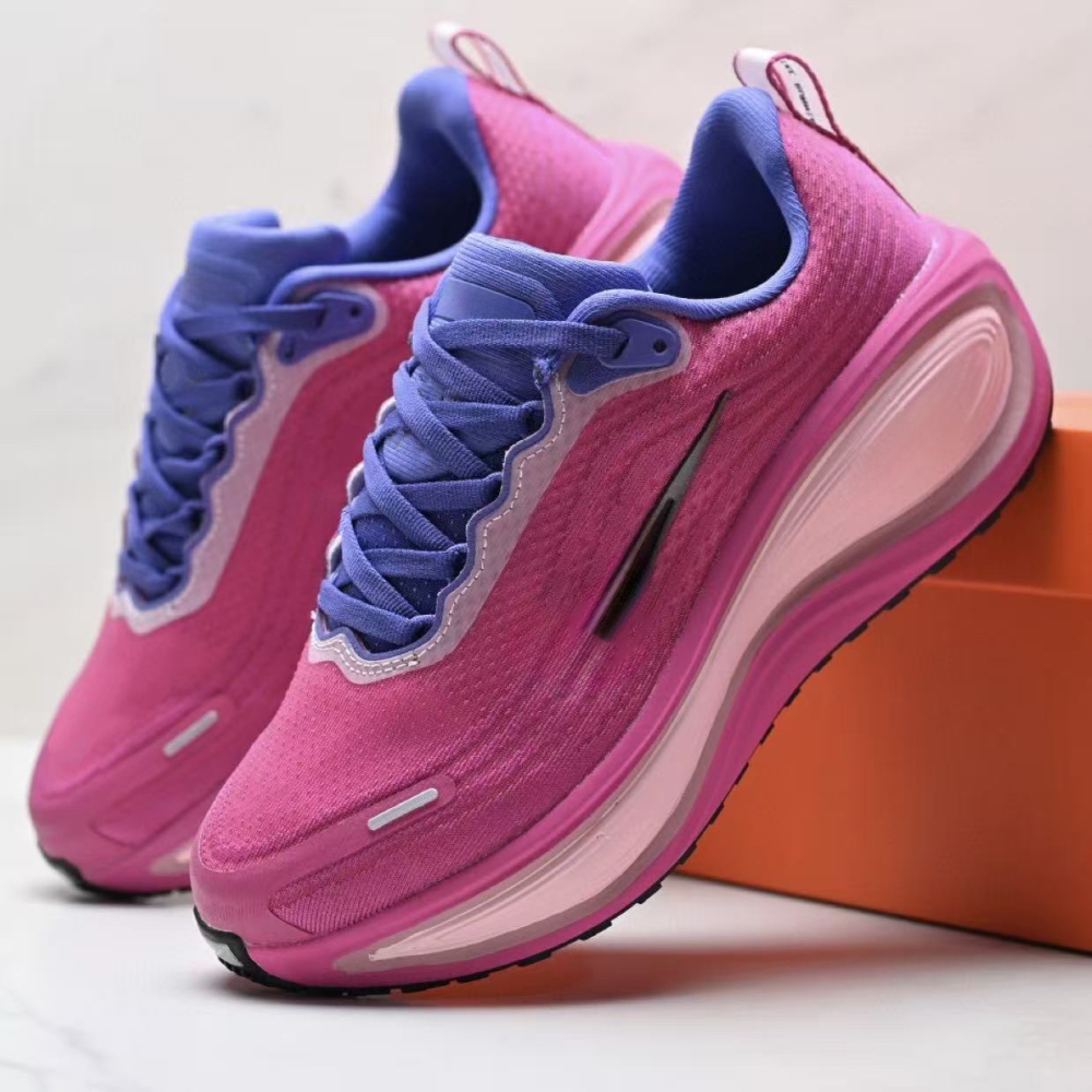 vom plus  With shoe box