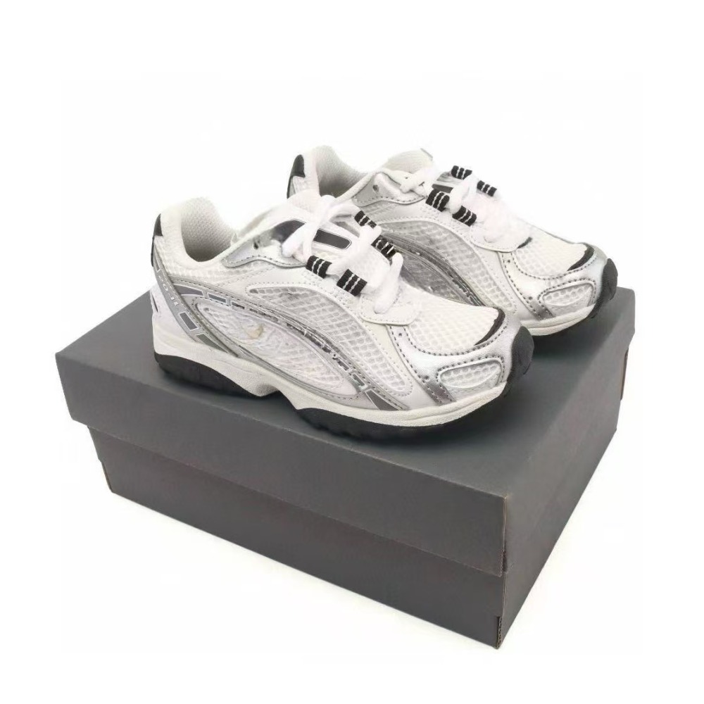 kids 204 With shoe box