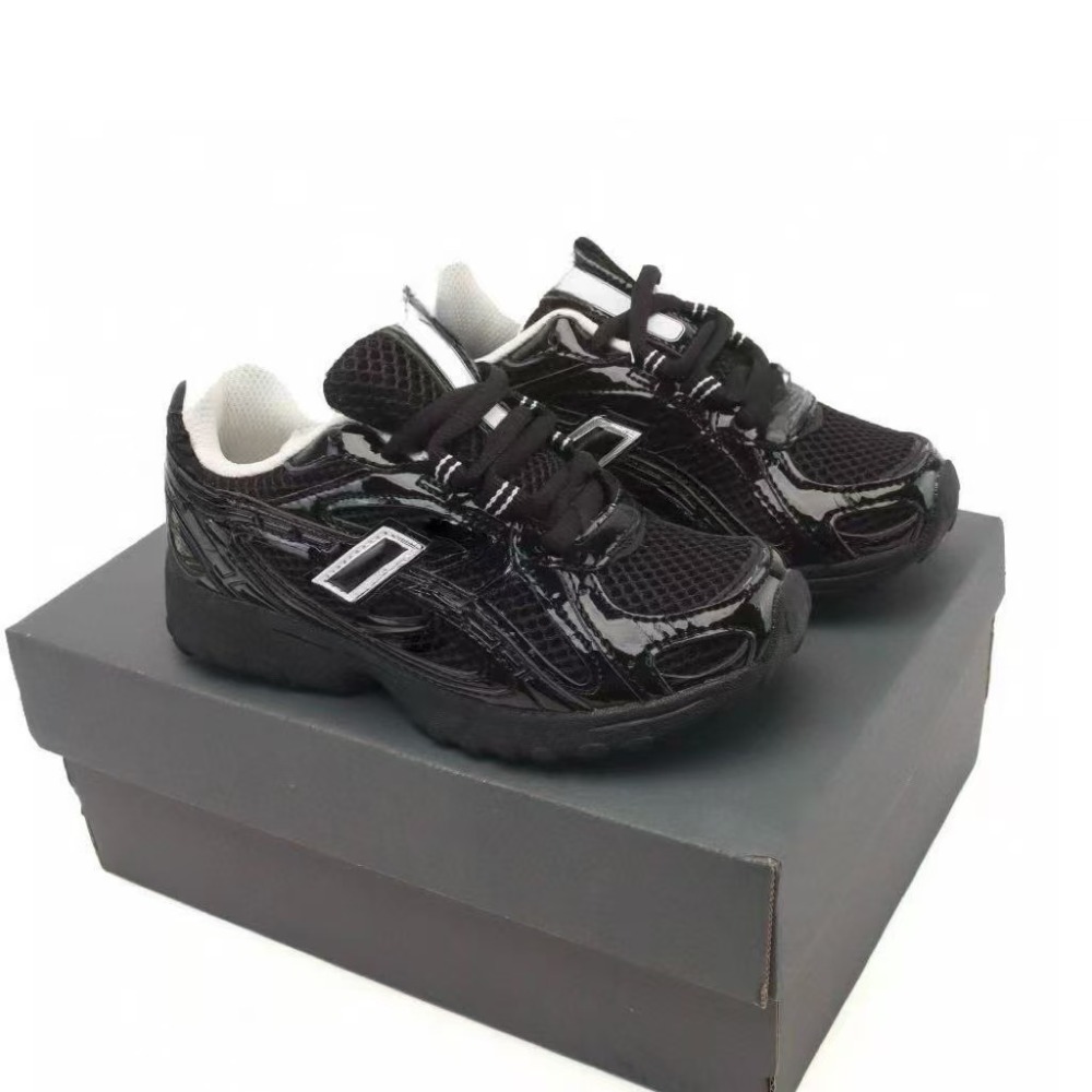 kids 204 With shoe box