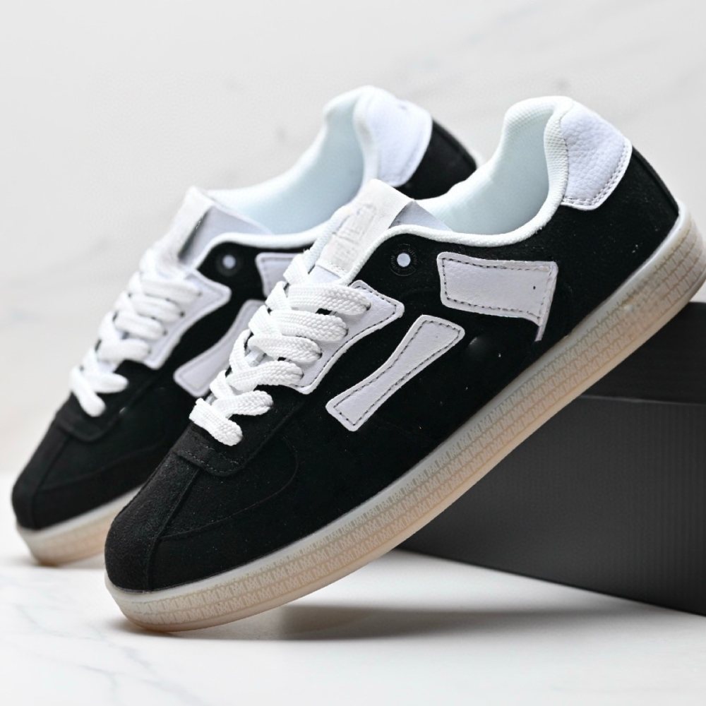 pa bon With shoe box