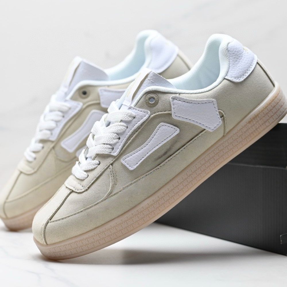 pa bon With shoe box