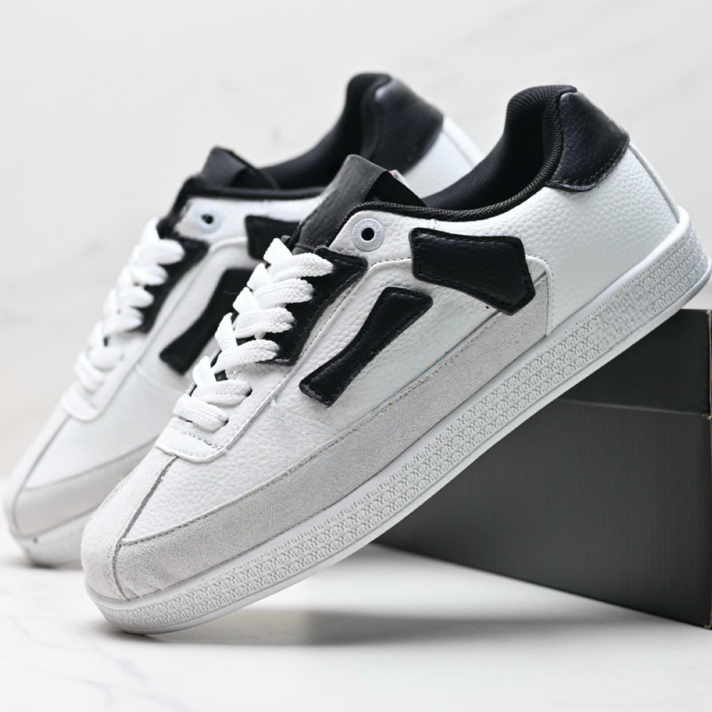 pa bon With shoe box