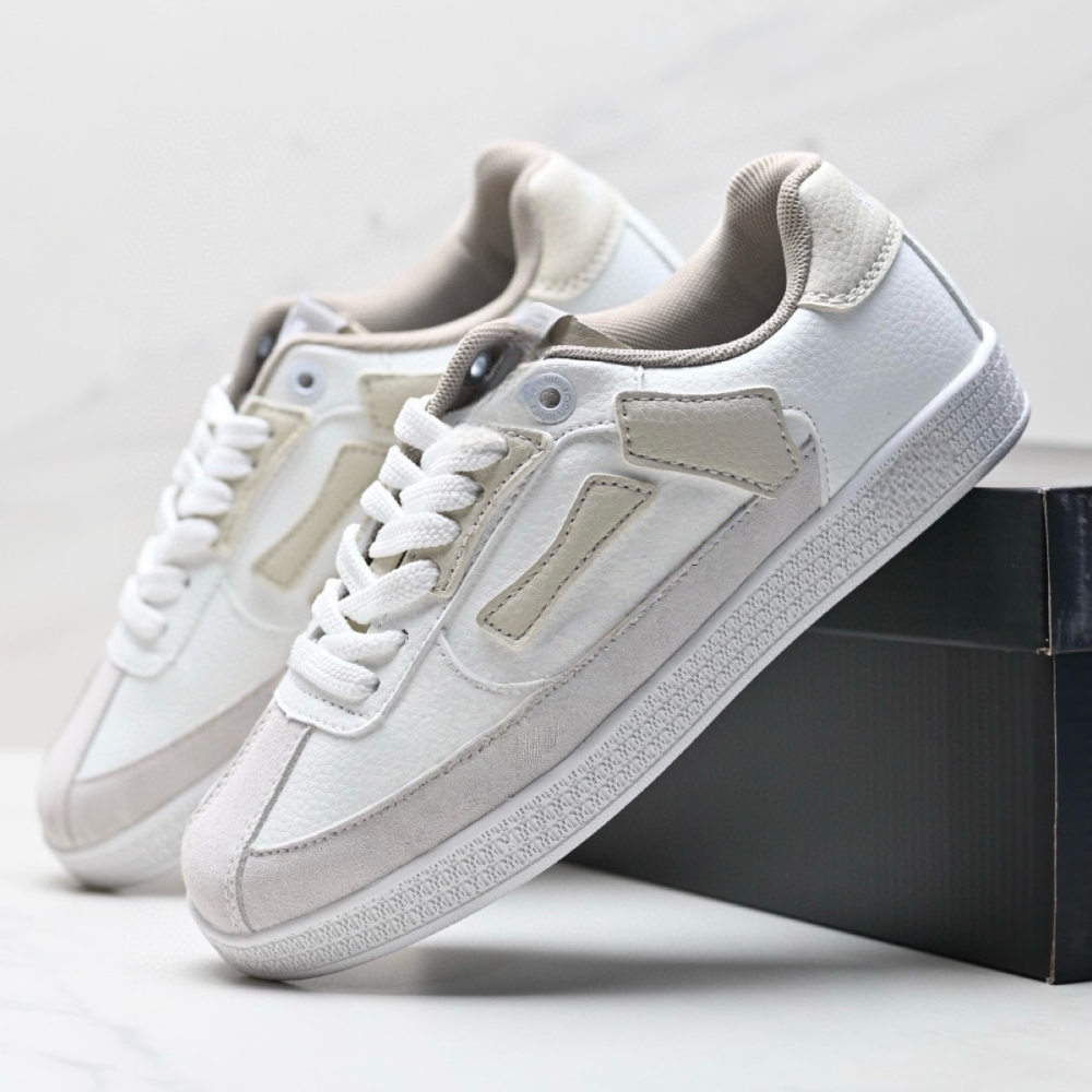 pa bon With shoe box