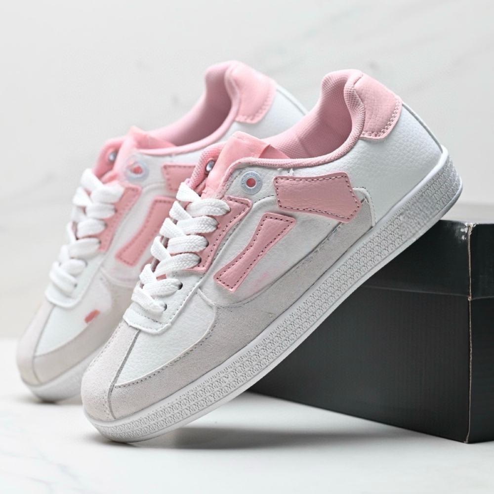 pa bon With shoe box