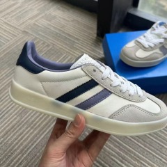 Gaz-white and blue
