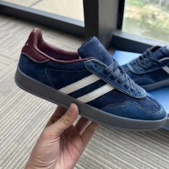 Gaz-red blue and white