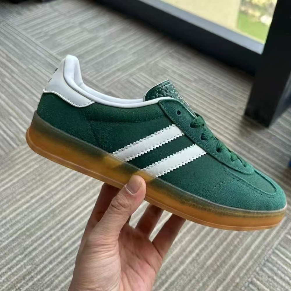 gaze With shoe box